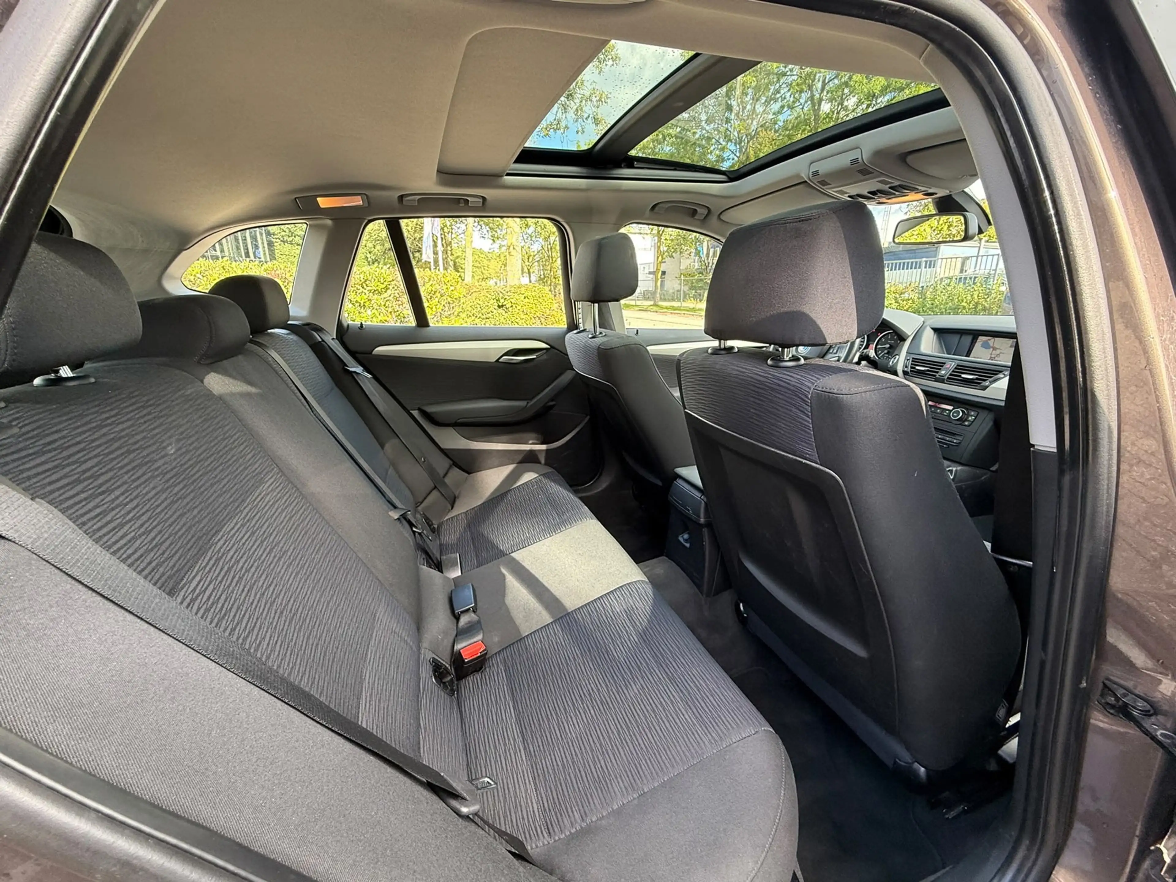 BMW X1 SDrive20i Business — photo 10