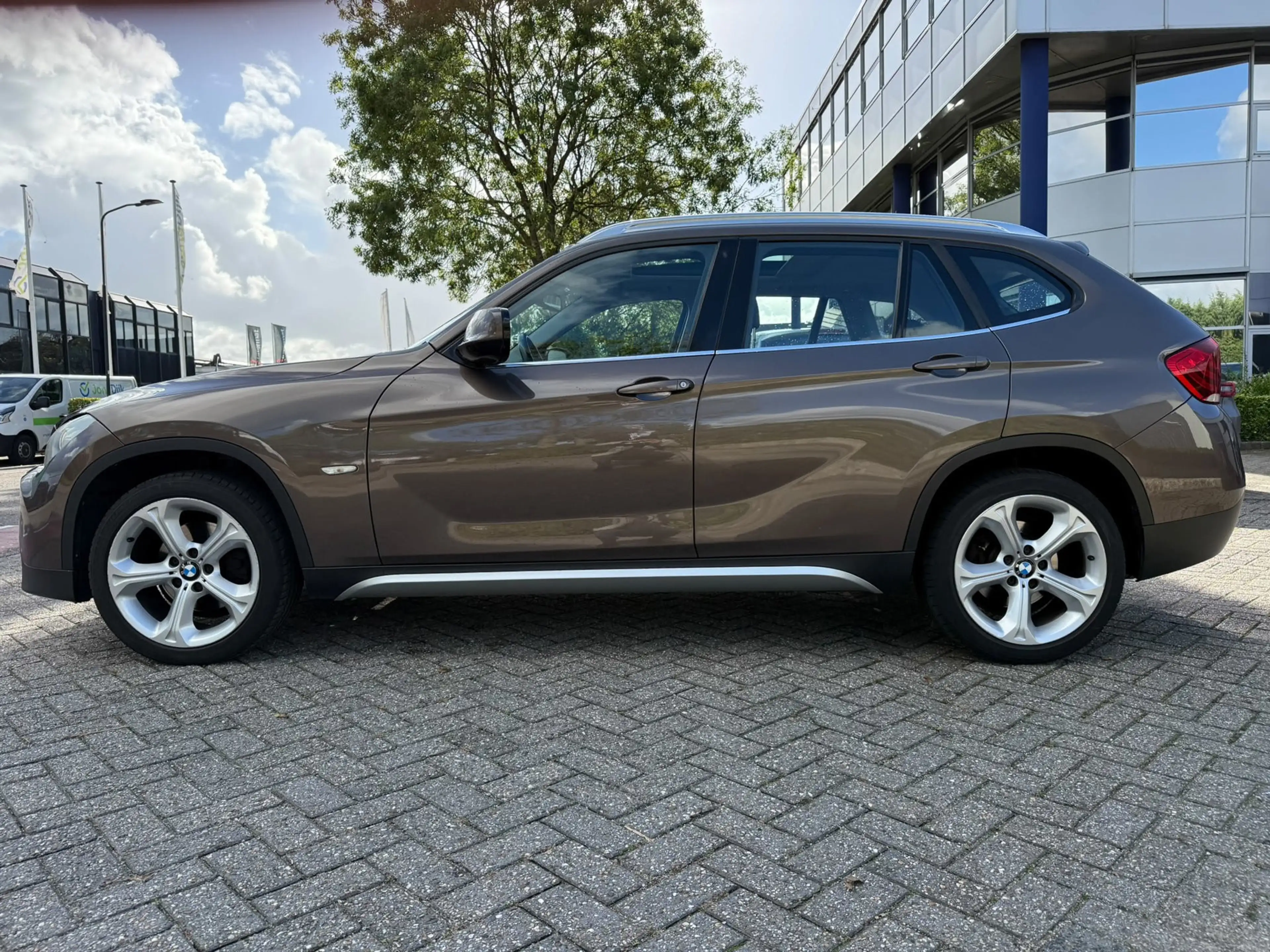 BMW X1 SDrive20i Business — photo 2