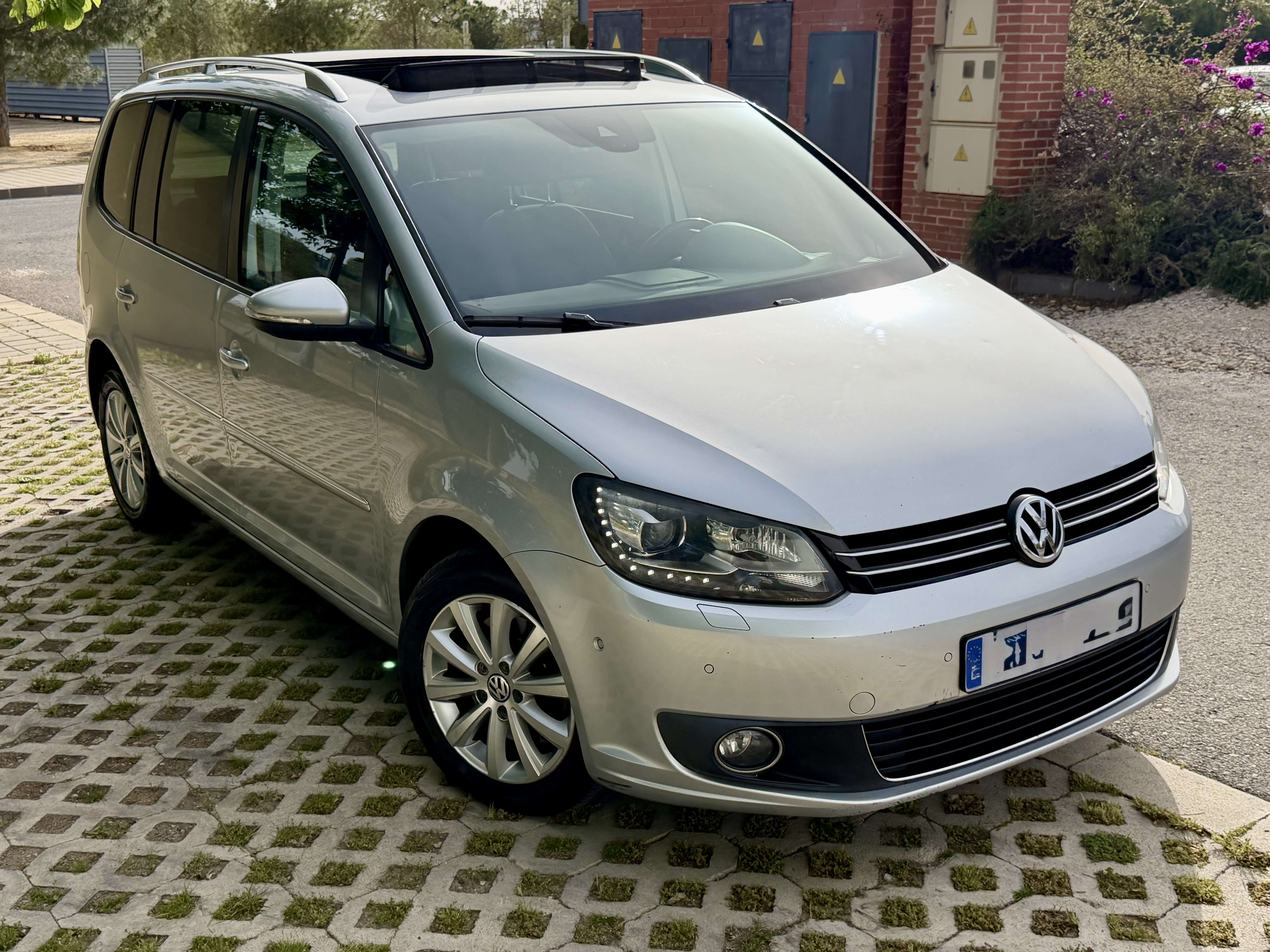 Volkswagen Touran 2.0TDI Sport DSG - foto 1