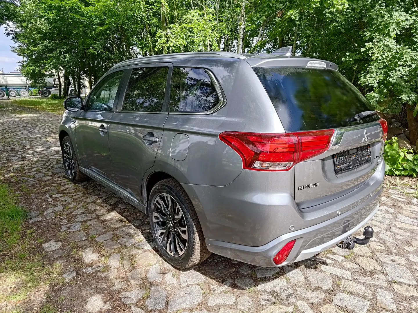 Mitsubishi Outlander Outlander 2.0 4WD Plug-In Hybrid Top Silber - 1
