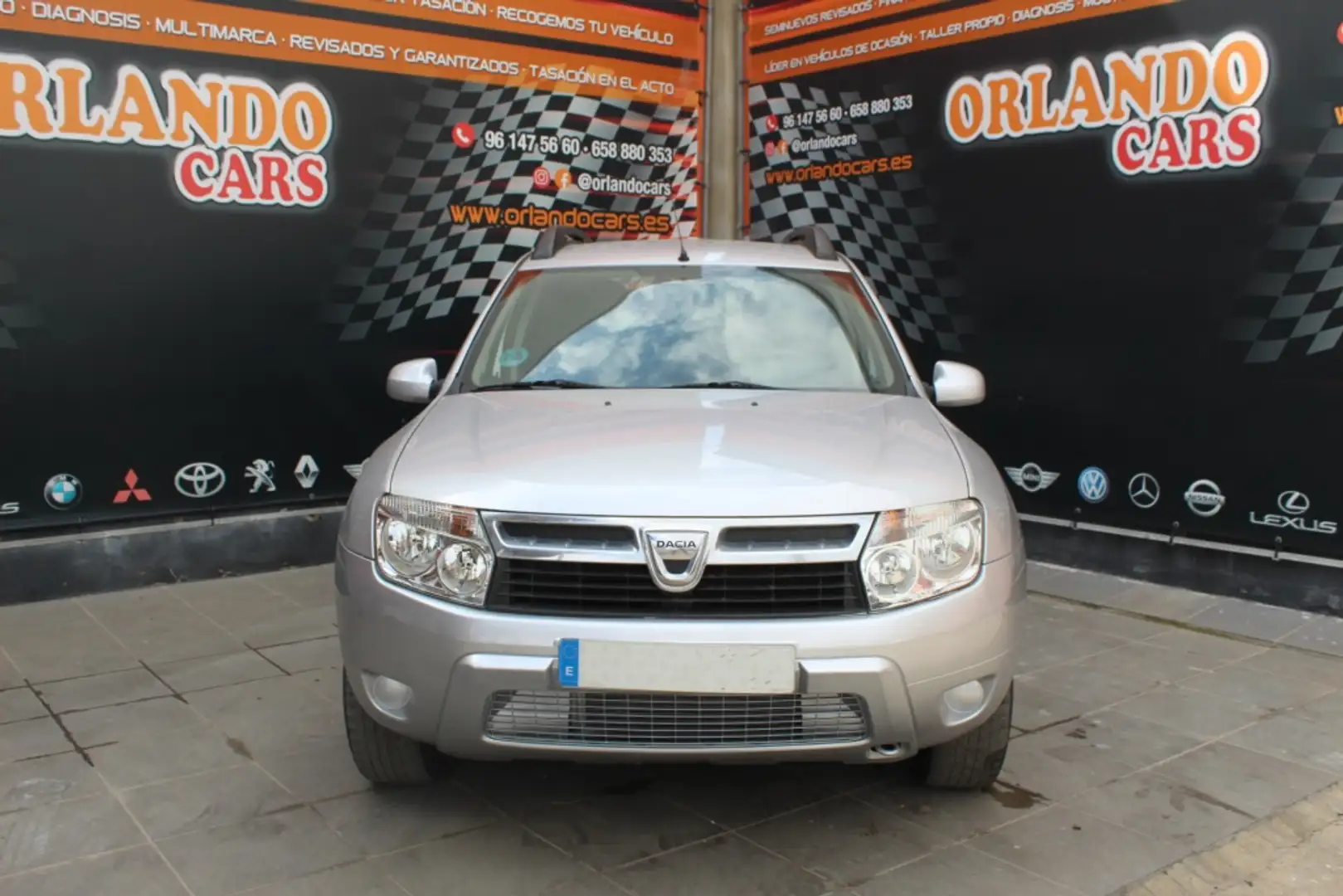 Dacia Duster 1.6 Laureate 4x4 105 Gris - 2