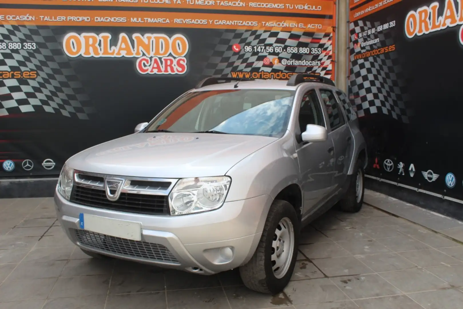 Dacia Duster 1.6 Laureate 4x4 105 Gris - 1
