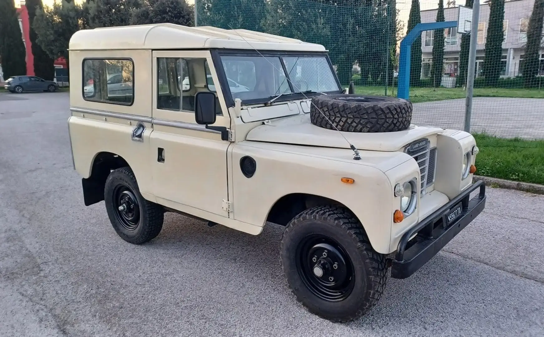 Land Rover Series III 88 Beige - 1