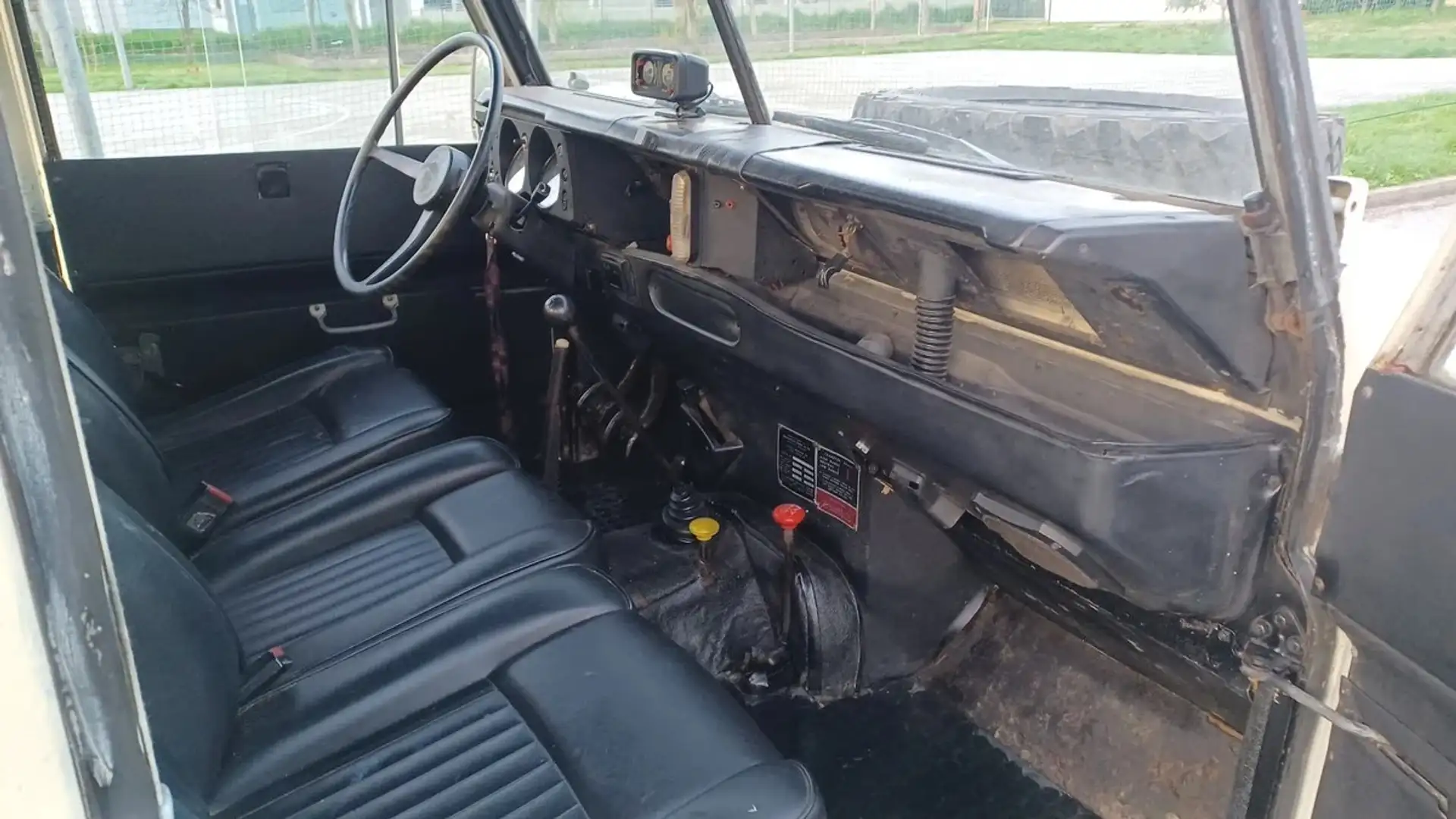 Land Rover Series III 88 Beige - 2