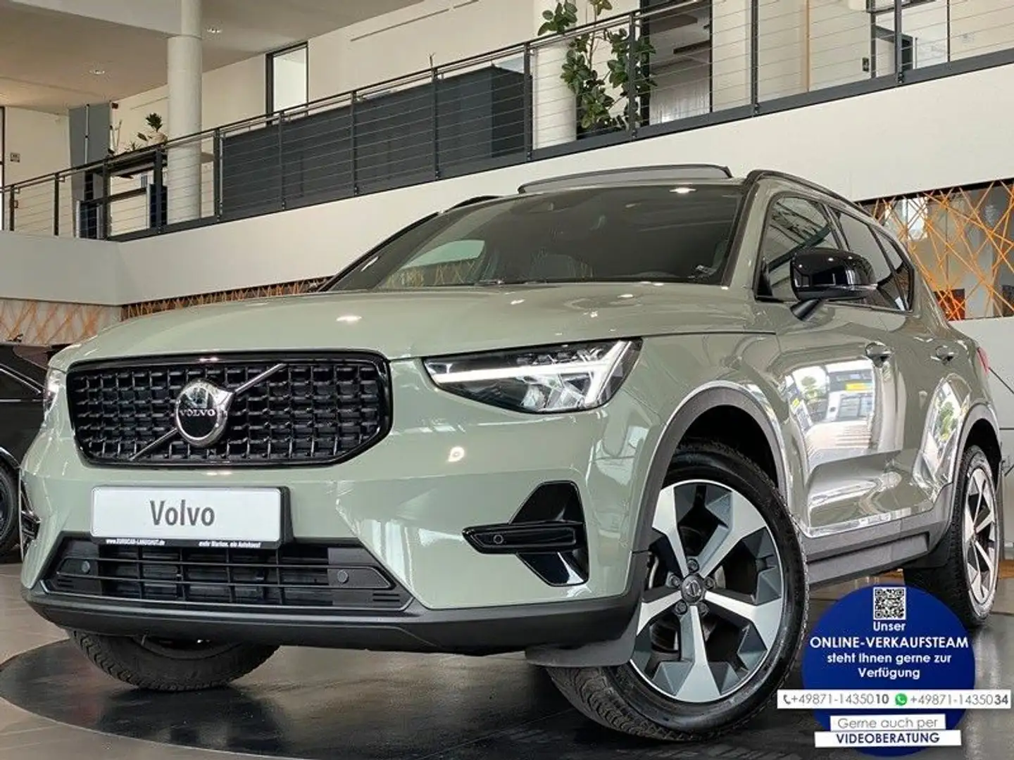 Volvo XC40 T2 Plus Dark Navi Pano Memory LED H&K 19" Vert - 1