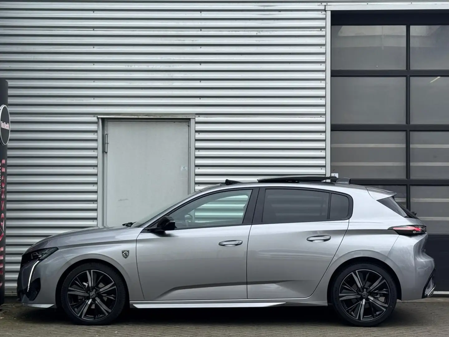 Peugeot 308 1.2 PureTech GT|Pano|Focal|Carplay|360Camera|Massa Grijs - 2