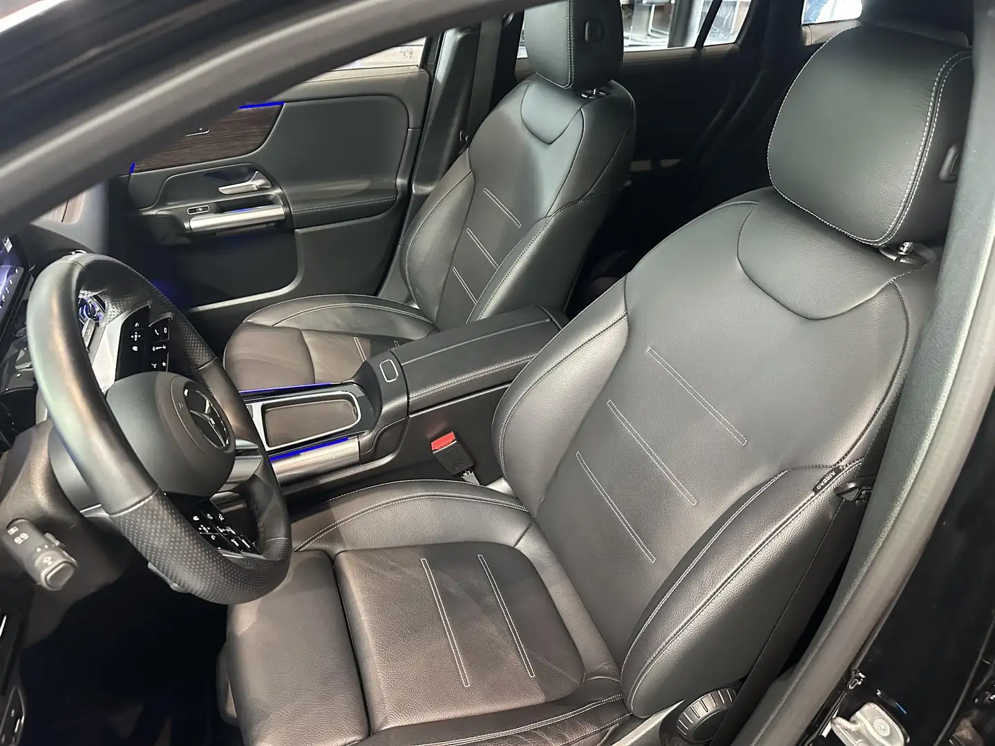 Mercedes-Benz EQA 300 4MATIC AMG Line | Verwarmde Zetels | Nightpack | S Noir - 2