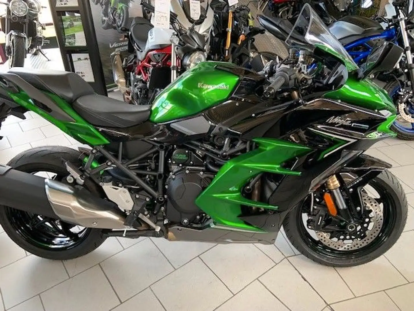 Kawasaki Ninja H2 SX Зелений - 1