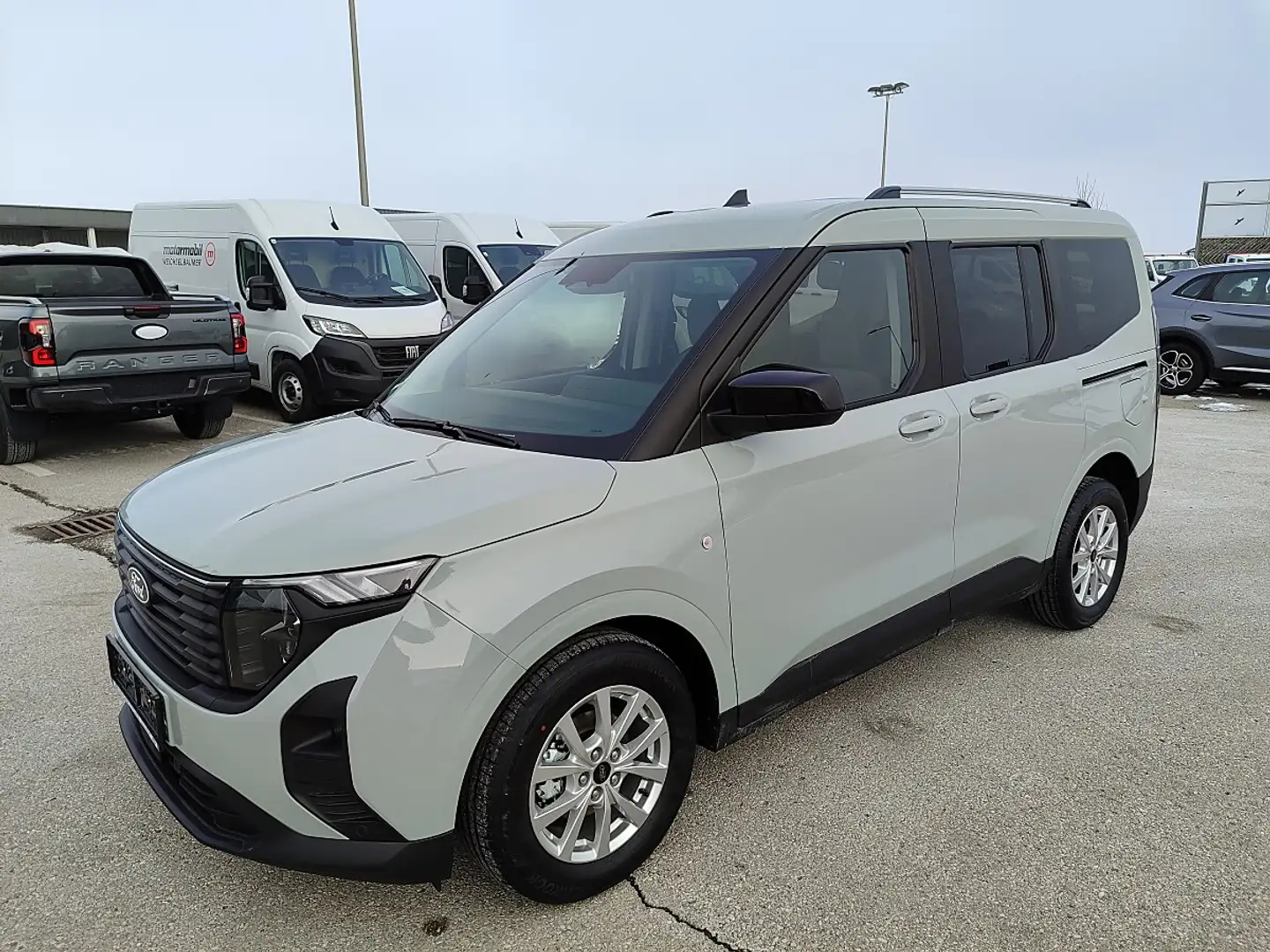 Ford Tourneo Courier 1,0 EcoBoost Titanium Aut. Grau - 1