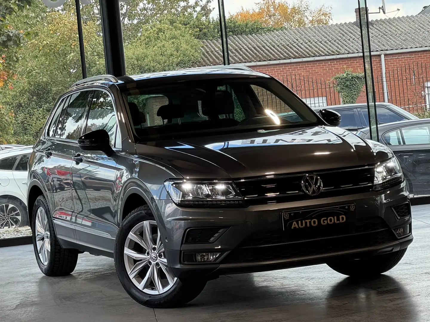 Volkswagen Tiguan 1.5 TSI IQ.DRIVE/FULLOPTIONS/FACELIFT/1PROP CARNET Gris - 2