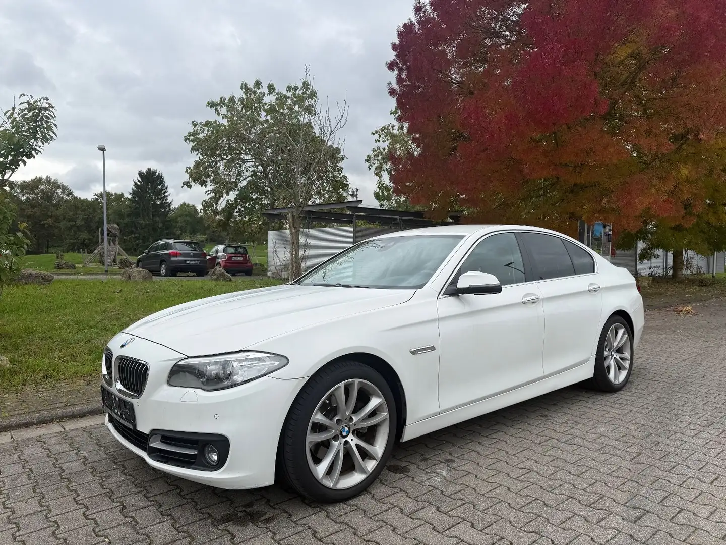 BMW 520 d Lim LEDER*XENON*KAMERA*MEMORY*NAVI*TEMP*PDC Blanc - 1
