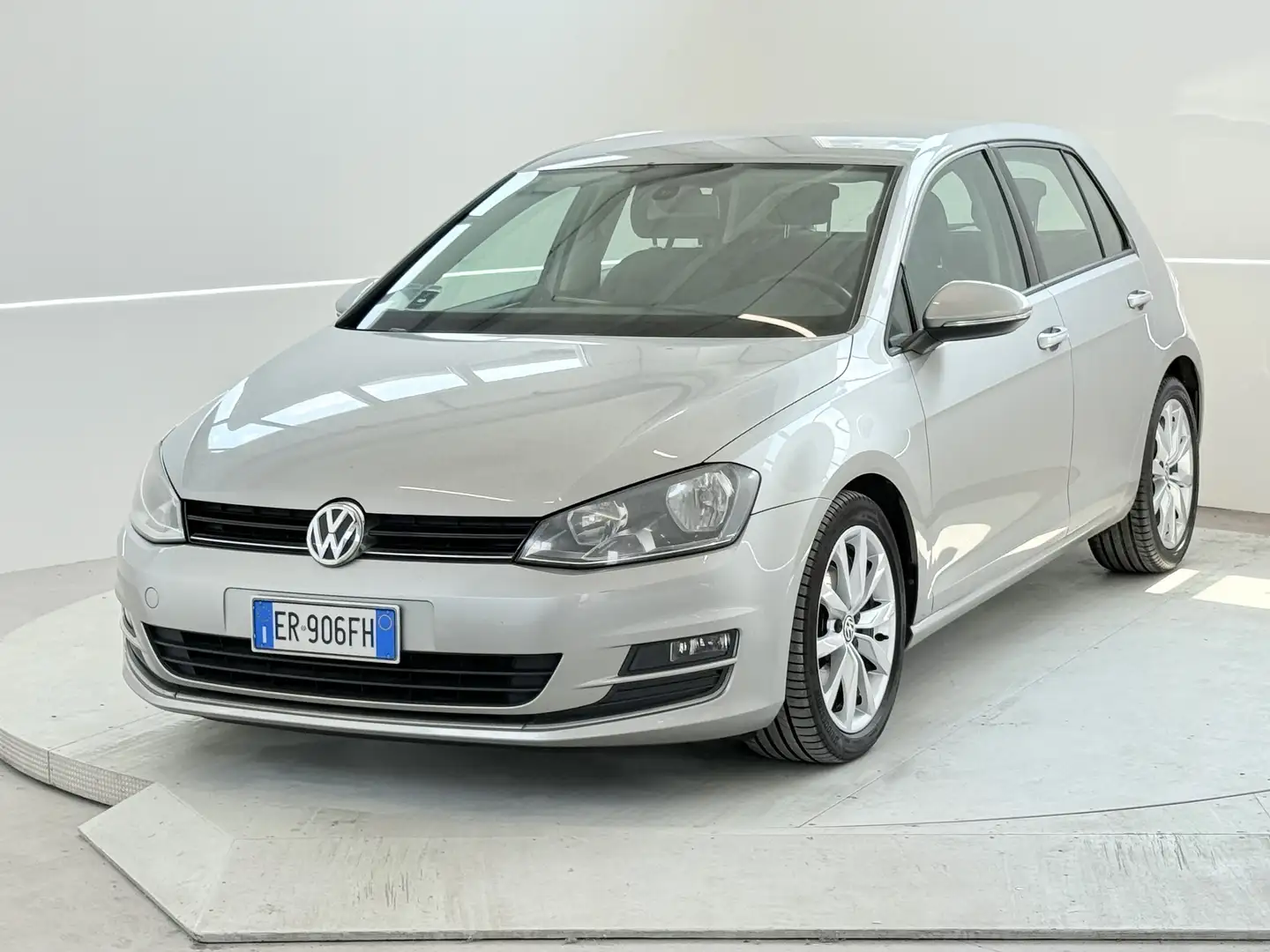 Volkswagen Golf 5p 1.6 tdi Highline - 1