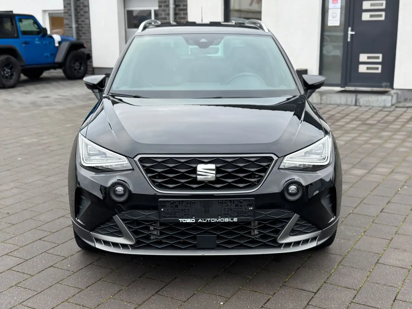 SEAT Arona FR *LED*NAVI*SHZ*2.HAND*TOP ZUSTAND* Schwarz - 2