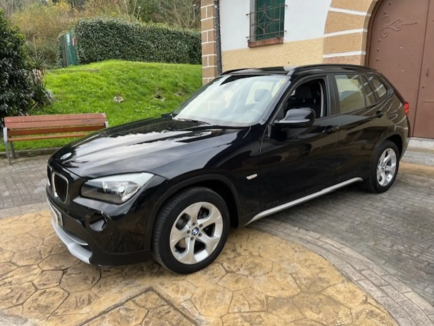 BMW X1 xDrive 18dA Negro - 1