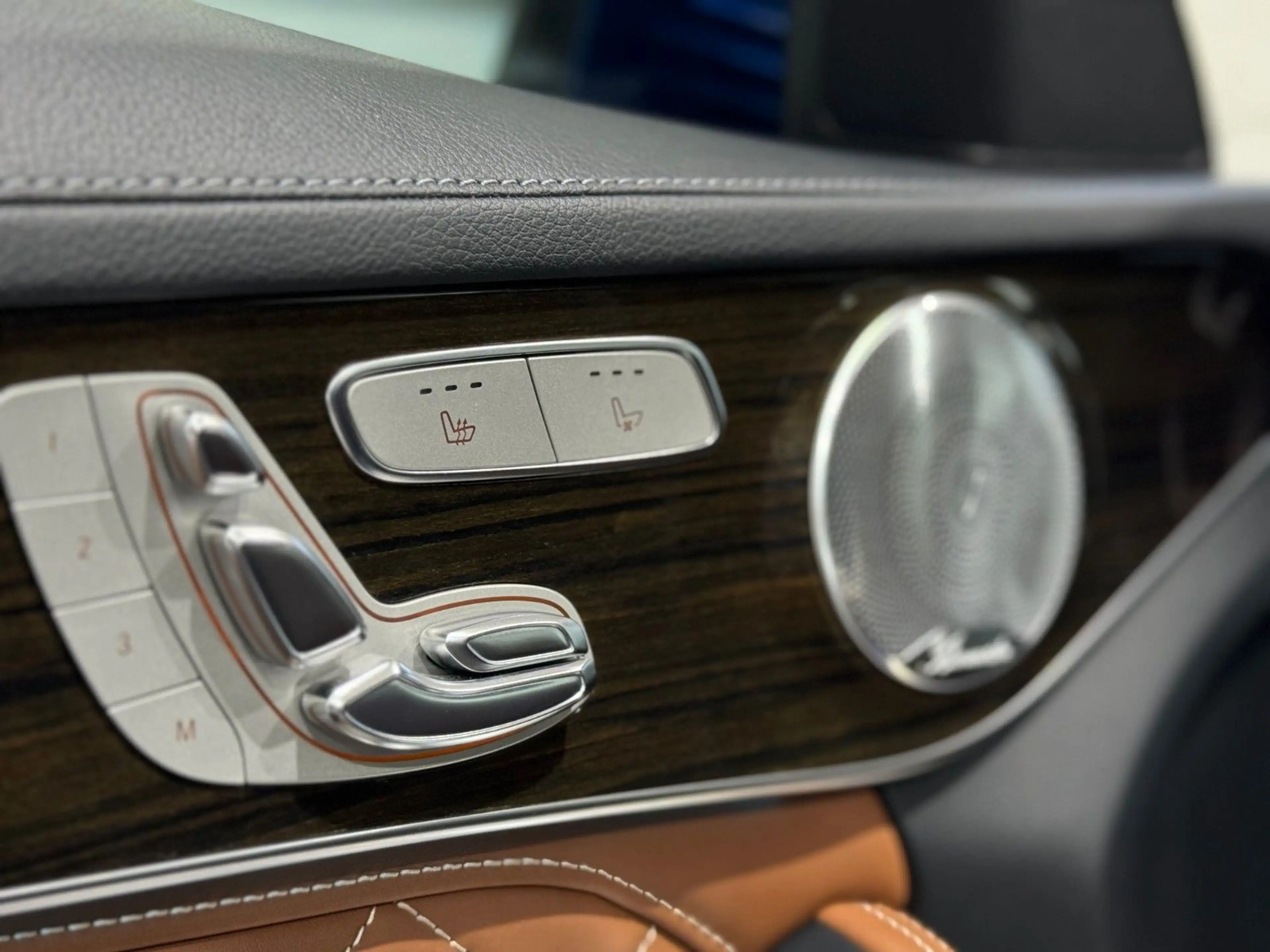 Mercedes-Benz C 250 AMG-LINE *PANO*DESIGNO*360-KAMERA*SHZ*PDC* — photo 15