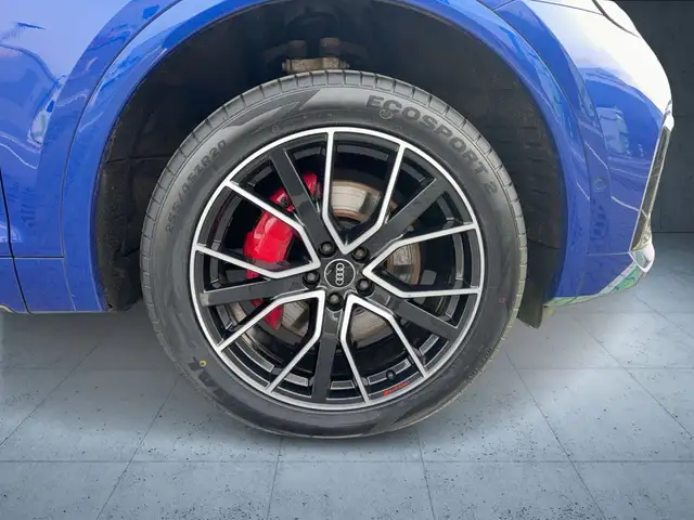 Audi Q5 view 8