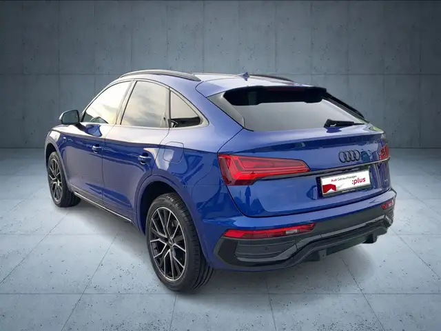 Audi Q5 view 4