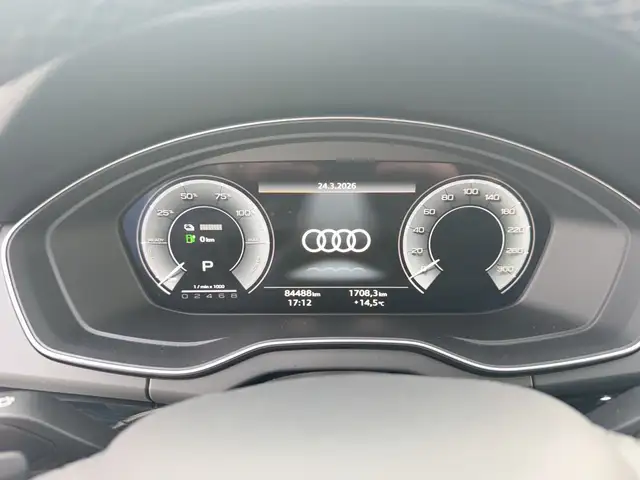 Audi Q5 view 11