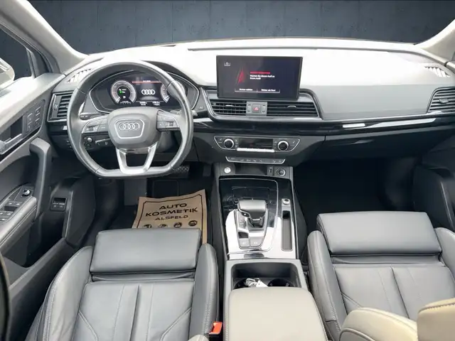 Audi Q5 view 12