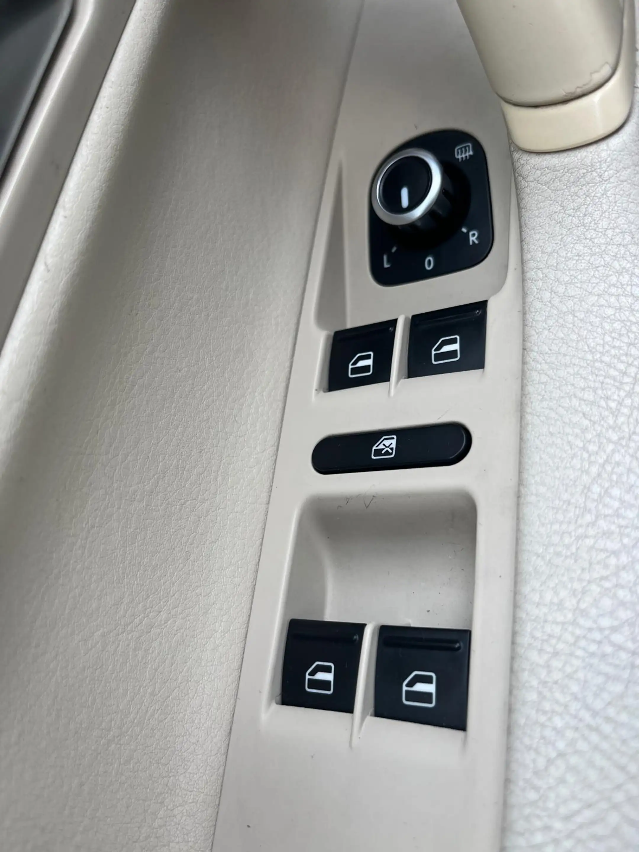 Volkswagen Passat CC 2.0 TSI 4p. — photo 18