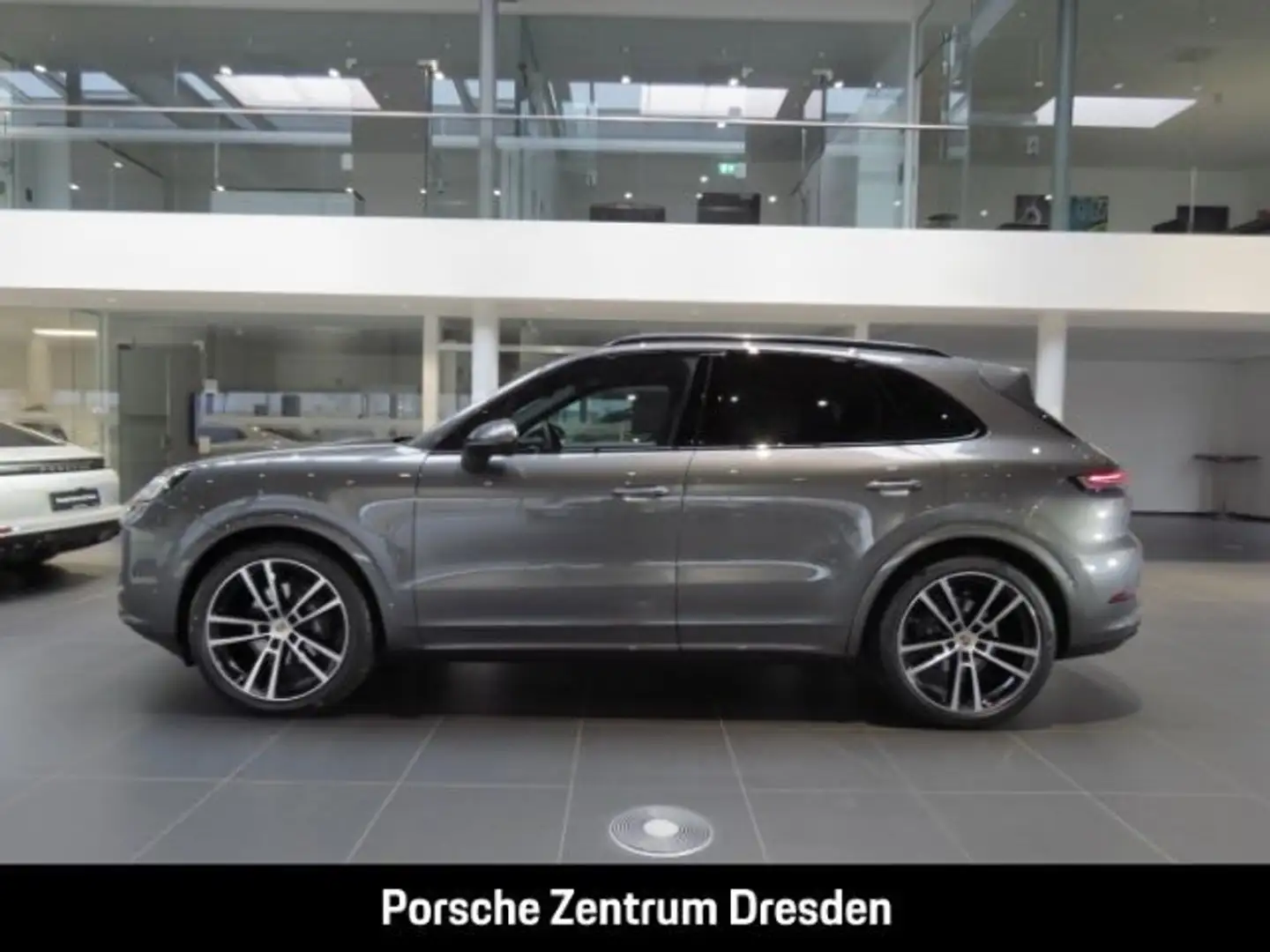 Porsche Cayenne *Panorama*AHK*Sportaga*Bose*HD Matrix Grau - 2