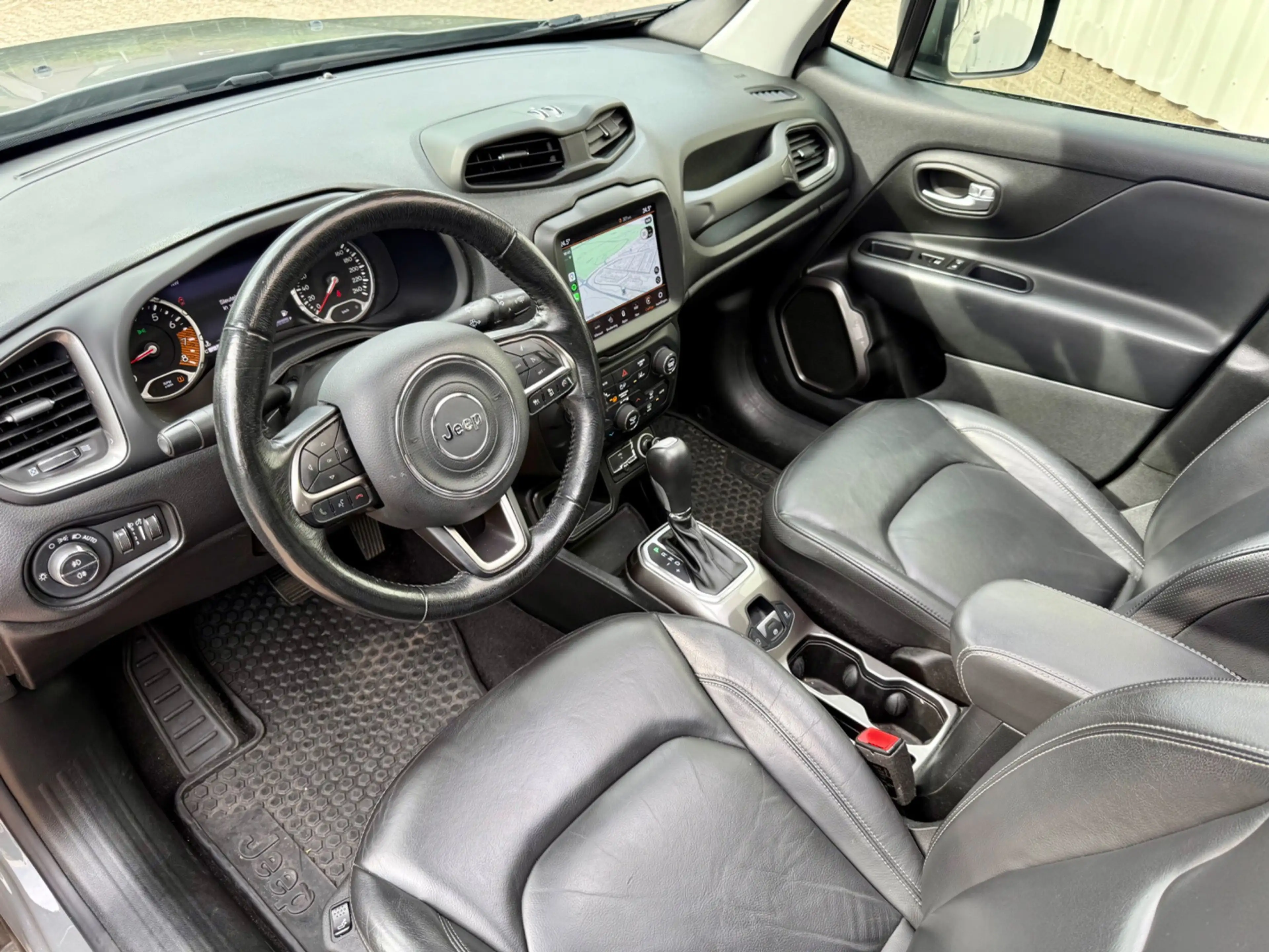 Jeep Renegade 1.3T Limited, CarPlay, Leder, Pano, Camera, PDC, N — photo 2