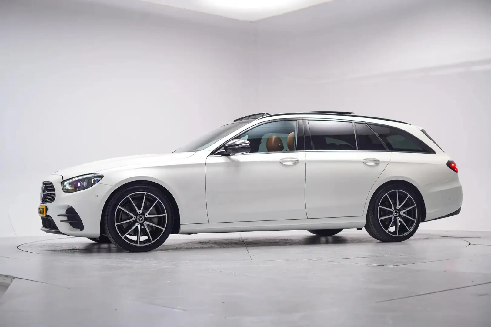 Mercedes-Benz E 200 AMG Line Night pakket NW-MODEL Aut. [ Panoramadak Wit - 2