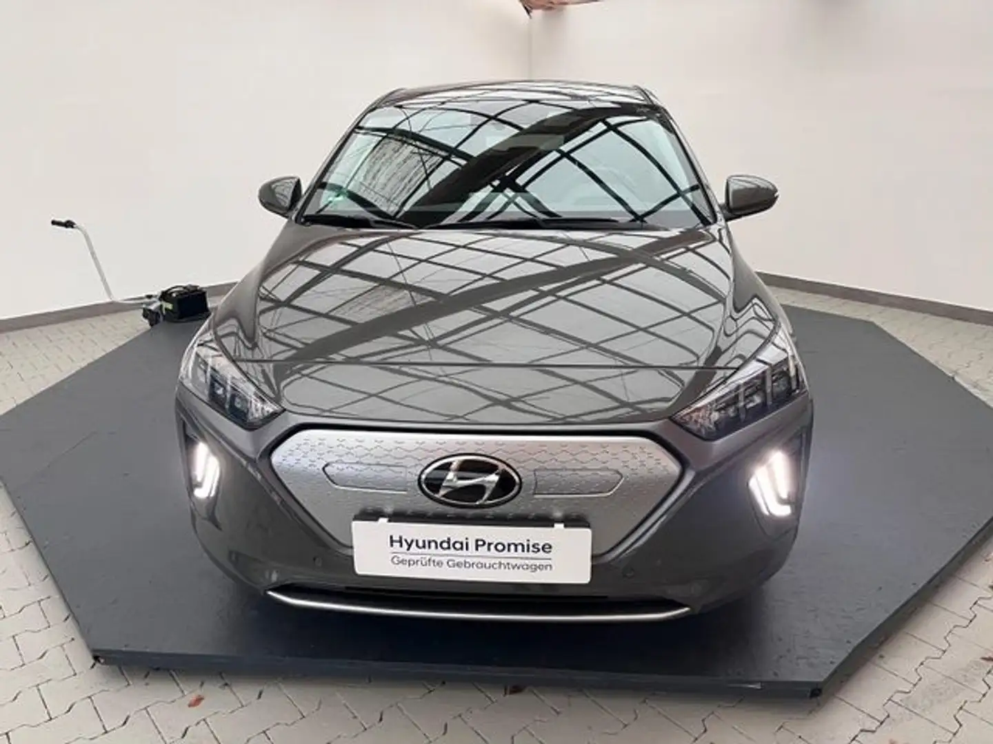 Hyundai IONIQ Prime Elektro Grau - 1