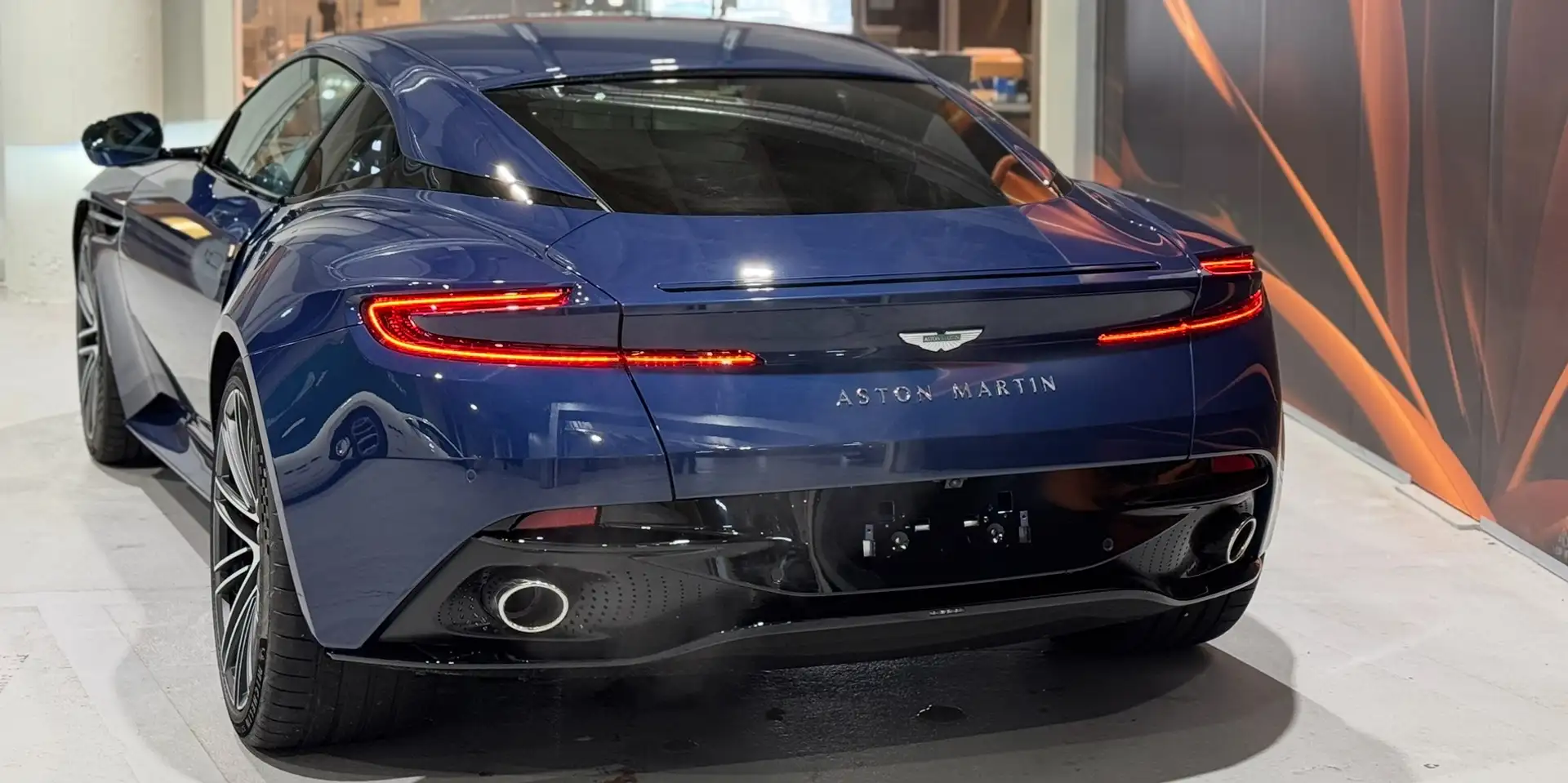 Aston Martin DB12 DB12 4.0 V8 Azul - 2