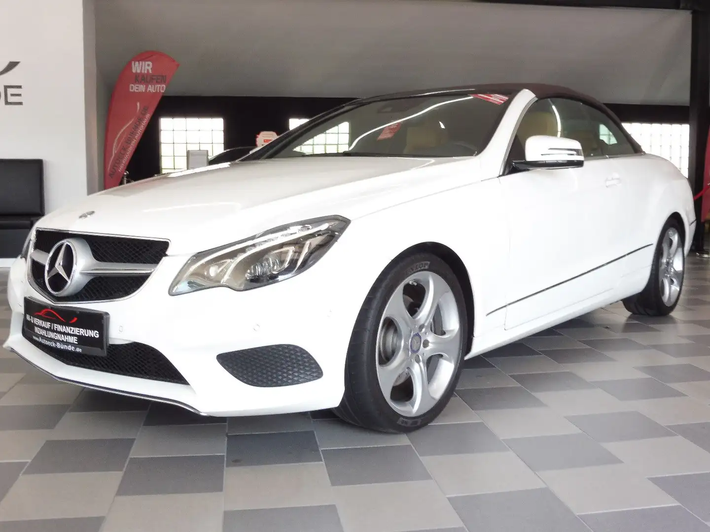 Mercedes-Benz E 200 Cabrio Aut Sportpaket/Neck-Pro/LED/Parkass Wit - 2