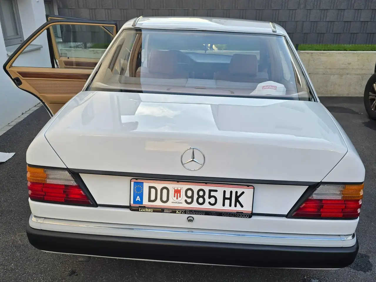Mercedes-Benz 230 E, foto 2