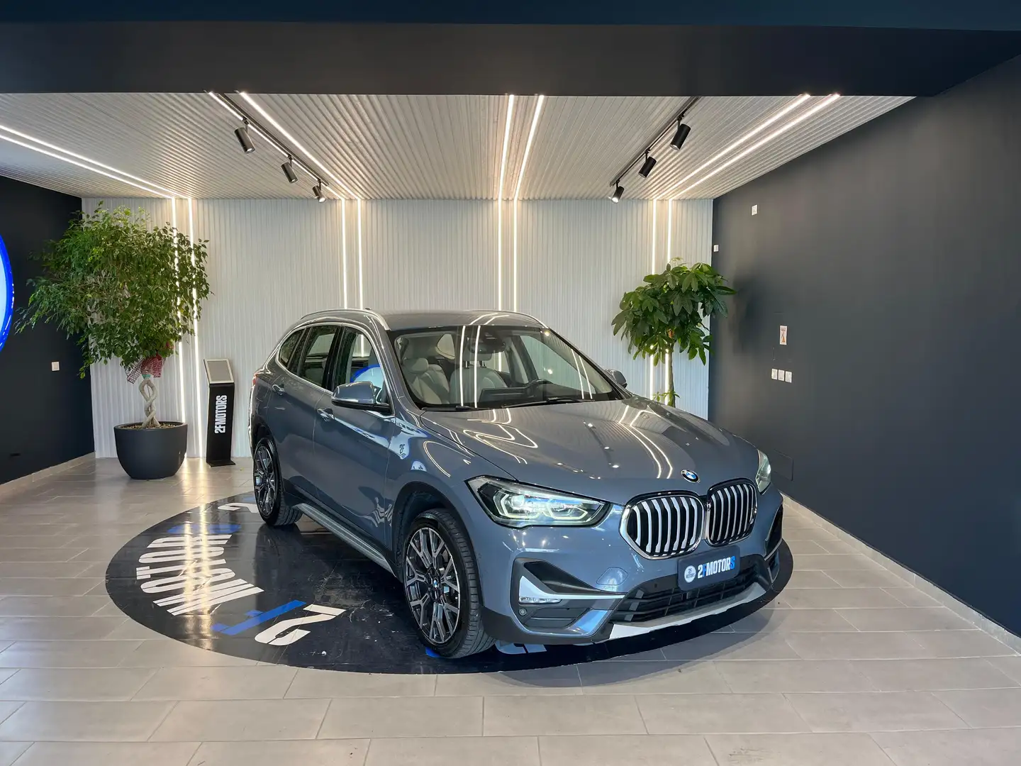 BMW X1 sdrive18d xLine PLUS AUTO Grigio - 2