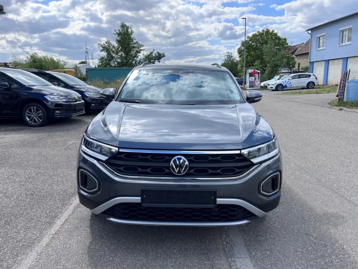 Volkswagen T-Roc 1.0TSI Life DC LED NAVI SHZ PDC DAB Grau - 2