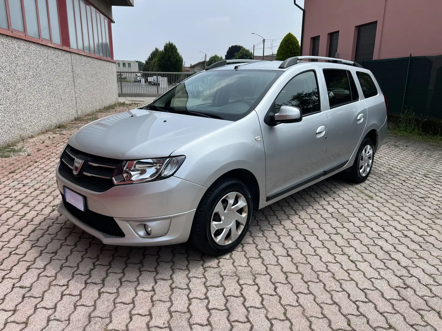 Dacia Logan MCV 1.2 Laureate Gpl 75cv Argent - 1