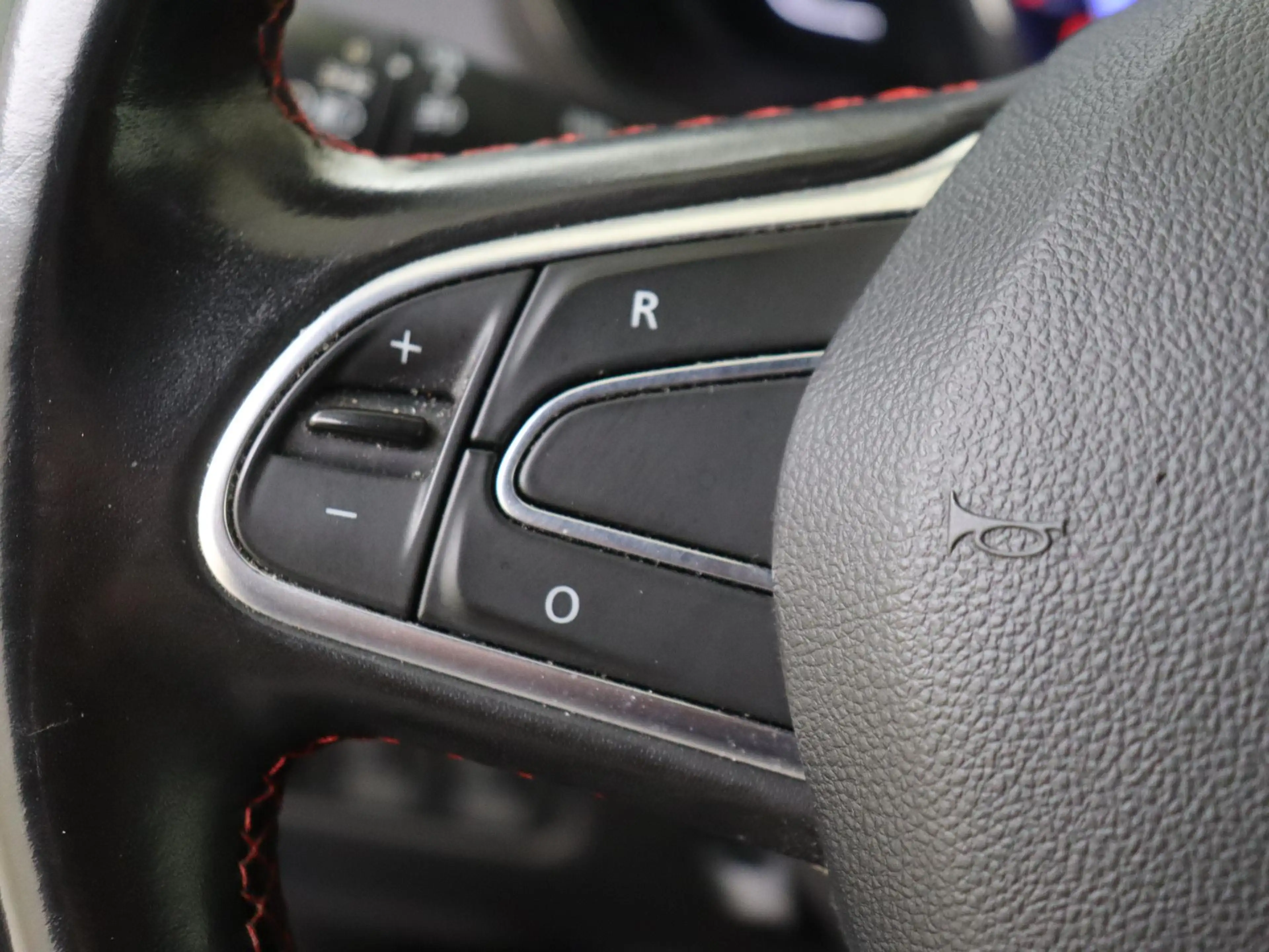 Renault Kadjar 1.3 TCe Black Edition — photo 12
