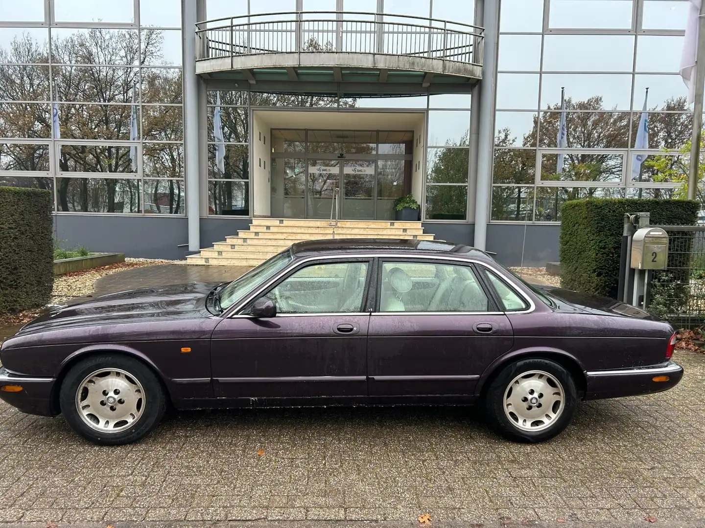 Jaguar XJ 3.2 V8 Executive aut 213000 km N.A.P nieuwe apk Paars - 2