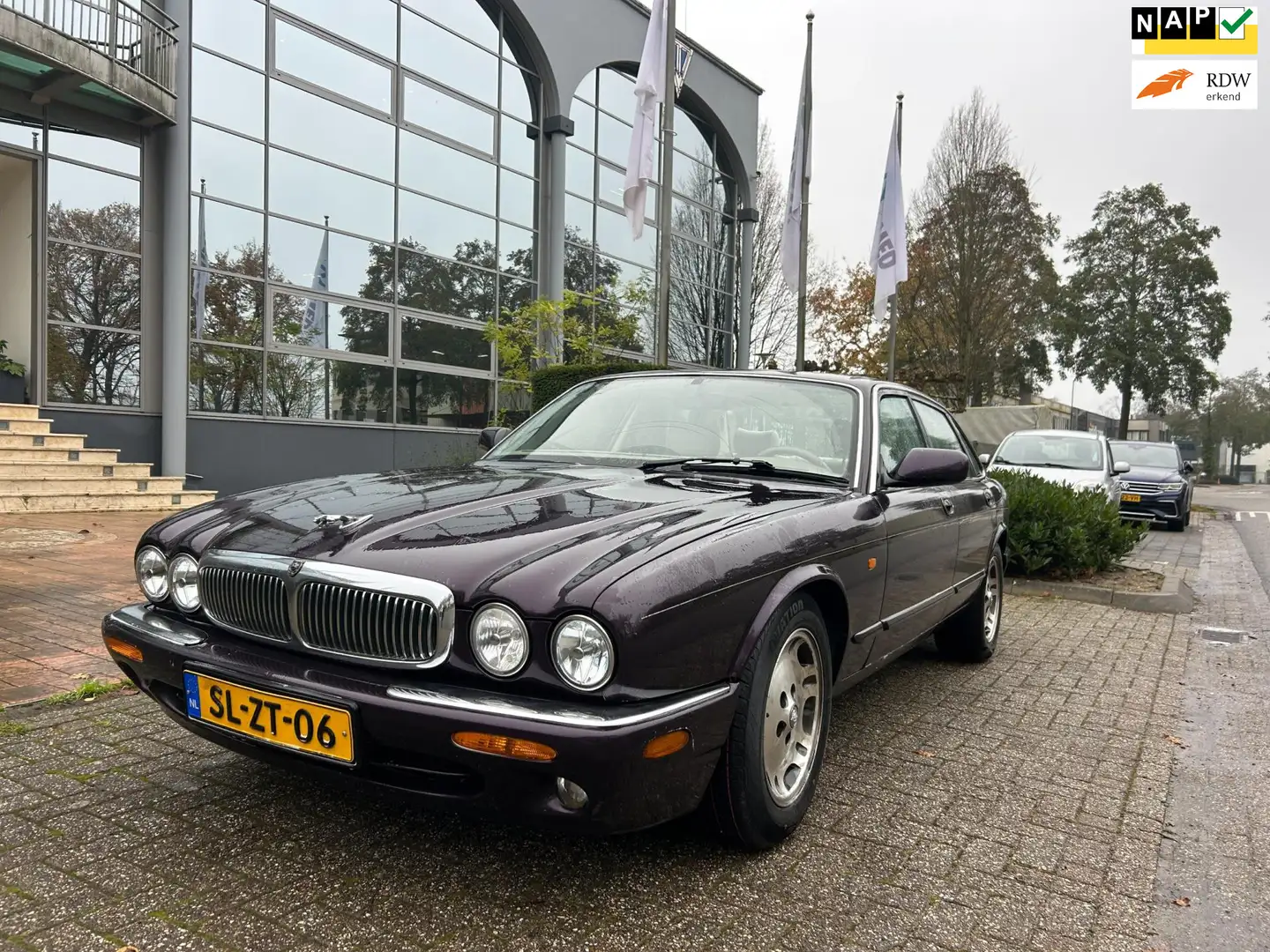 Jaguar XJ 3.2 V8 Executive aut 213000 km N.A.P nieuwe apk Paars - 1
