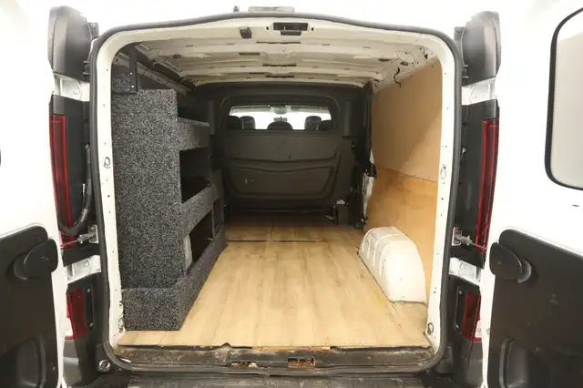 Opel Vivaro view 4