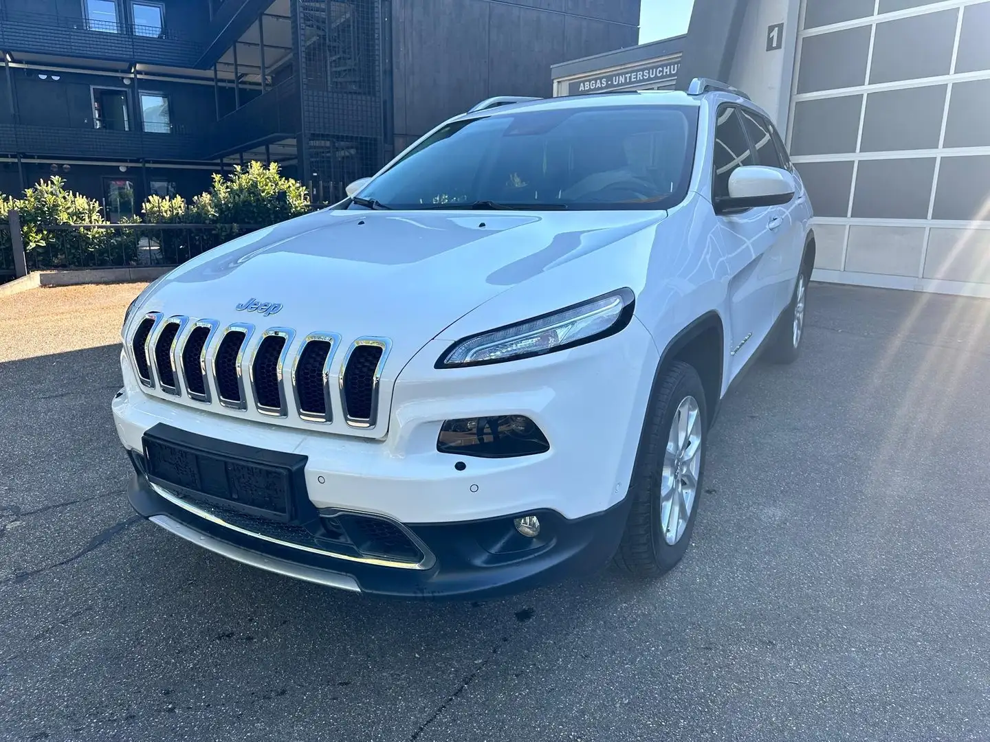 Jeep Cherokee Limited 4WD 2.HAND 79000km Wit - 2