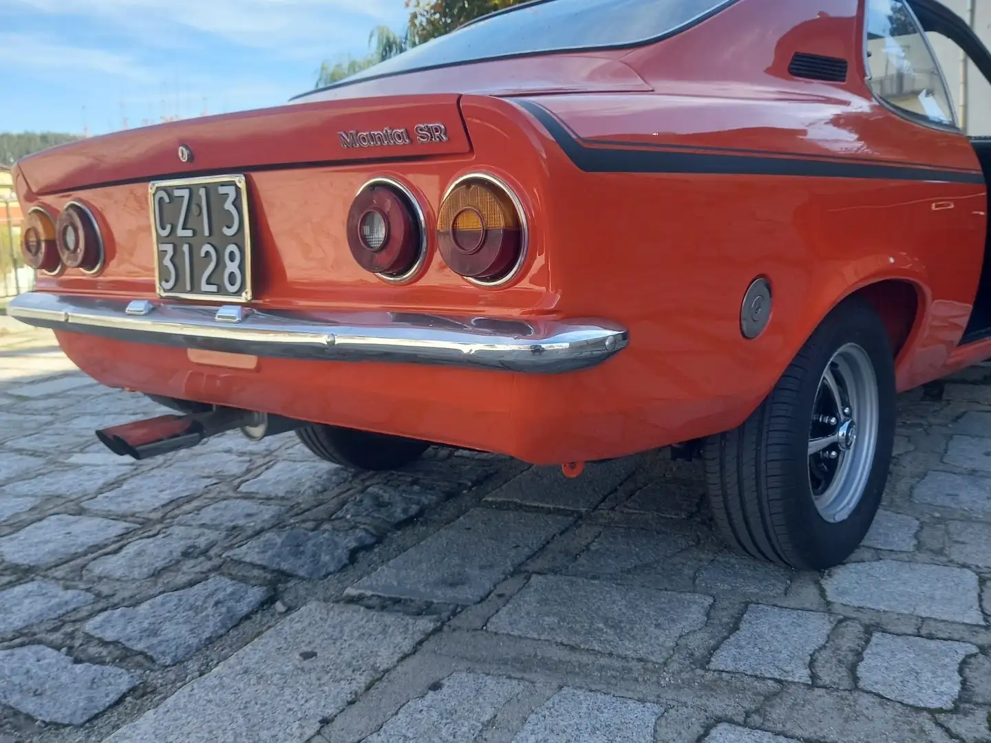Opel Manta narančasta - 2