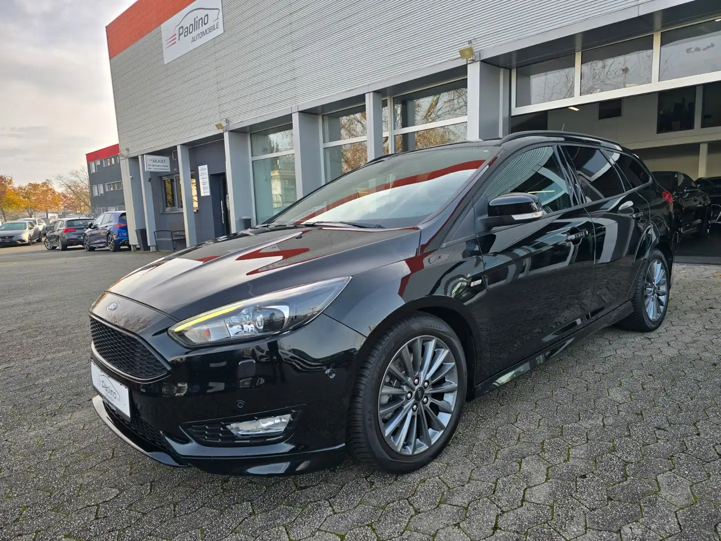 Ford Focus Turnier ST-Line Automatik *Navi*Garantie Schwarz - 1