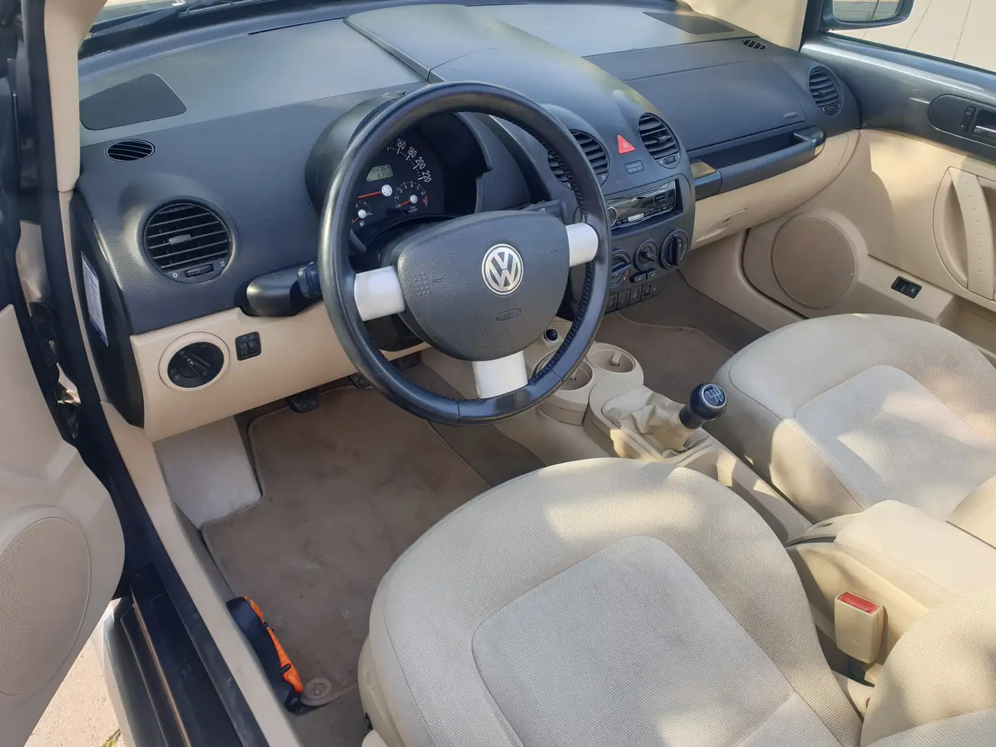 Volkswagen New Beetle Cabriolet 1.6 Highline . Grijs - 2