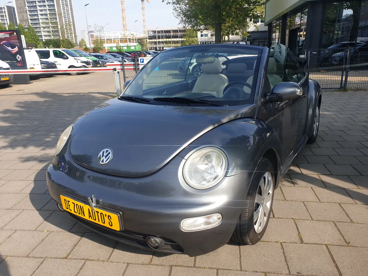 Volkswagen New Beetle Cabriolet 1.6 Highline . Grijs - 1