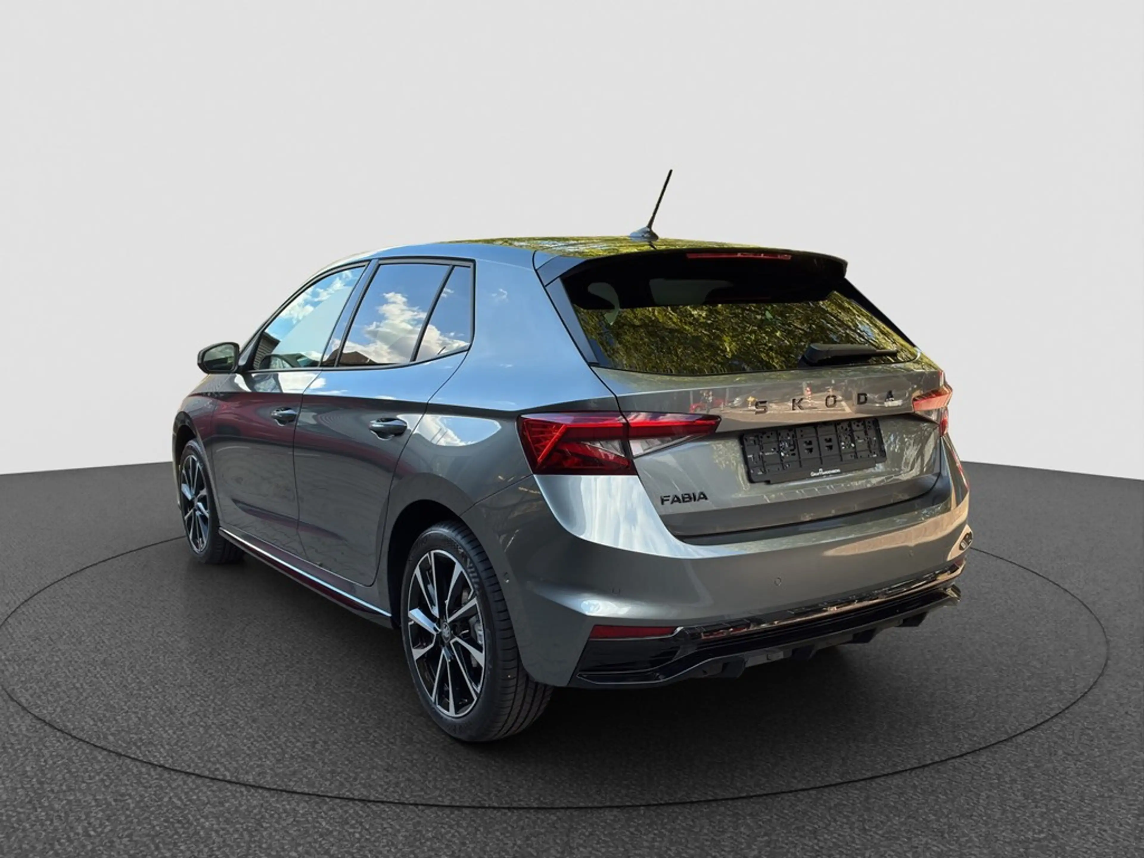 Skoda Fabia 1.5 TSI DSG Monte Carlo — photo 4