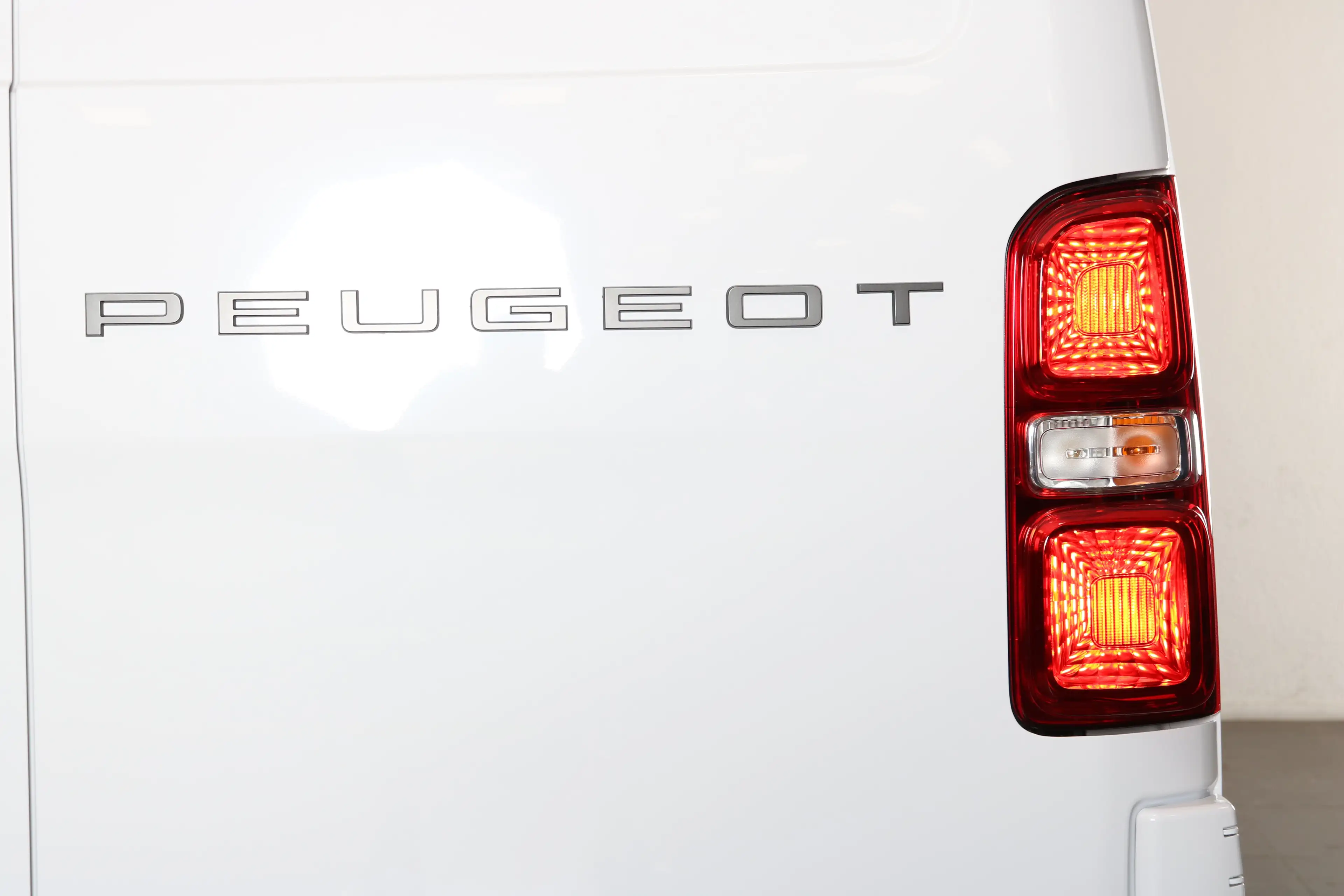 Peugeot e-Expert EV L3 75 kWh | Navi | Airco | Cruise | Betimmering — photo 9
