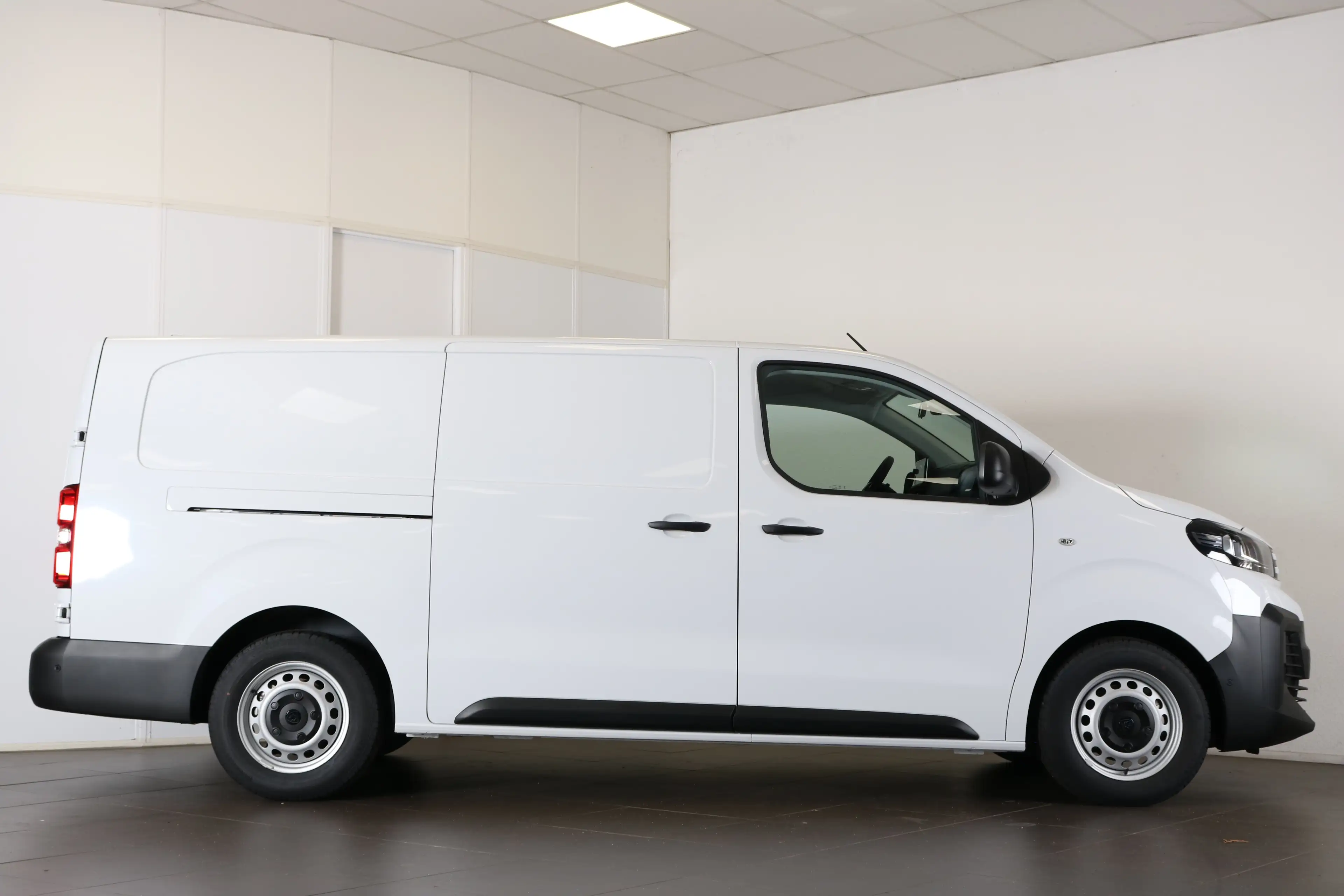Peugeot e-Expert EV L3 75 kWh | Navi | Airco | Cruise | Betimmering — photo 4