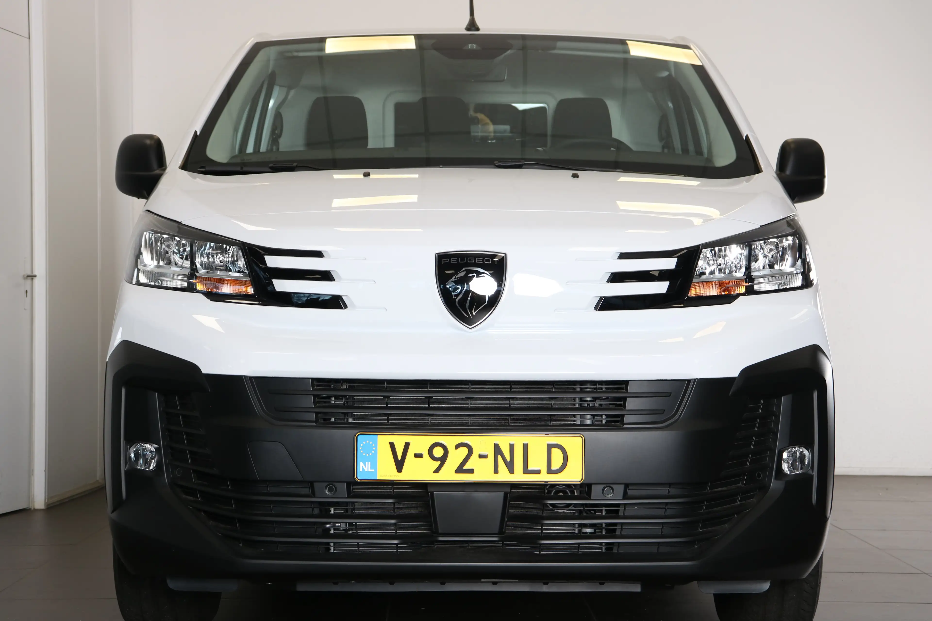 Peugeot e-Expert EV L3 75 kWh | Navi | Airco | Cruise | Betimmering — photo 2