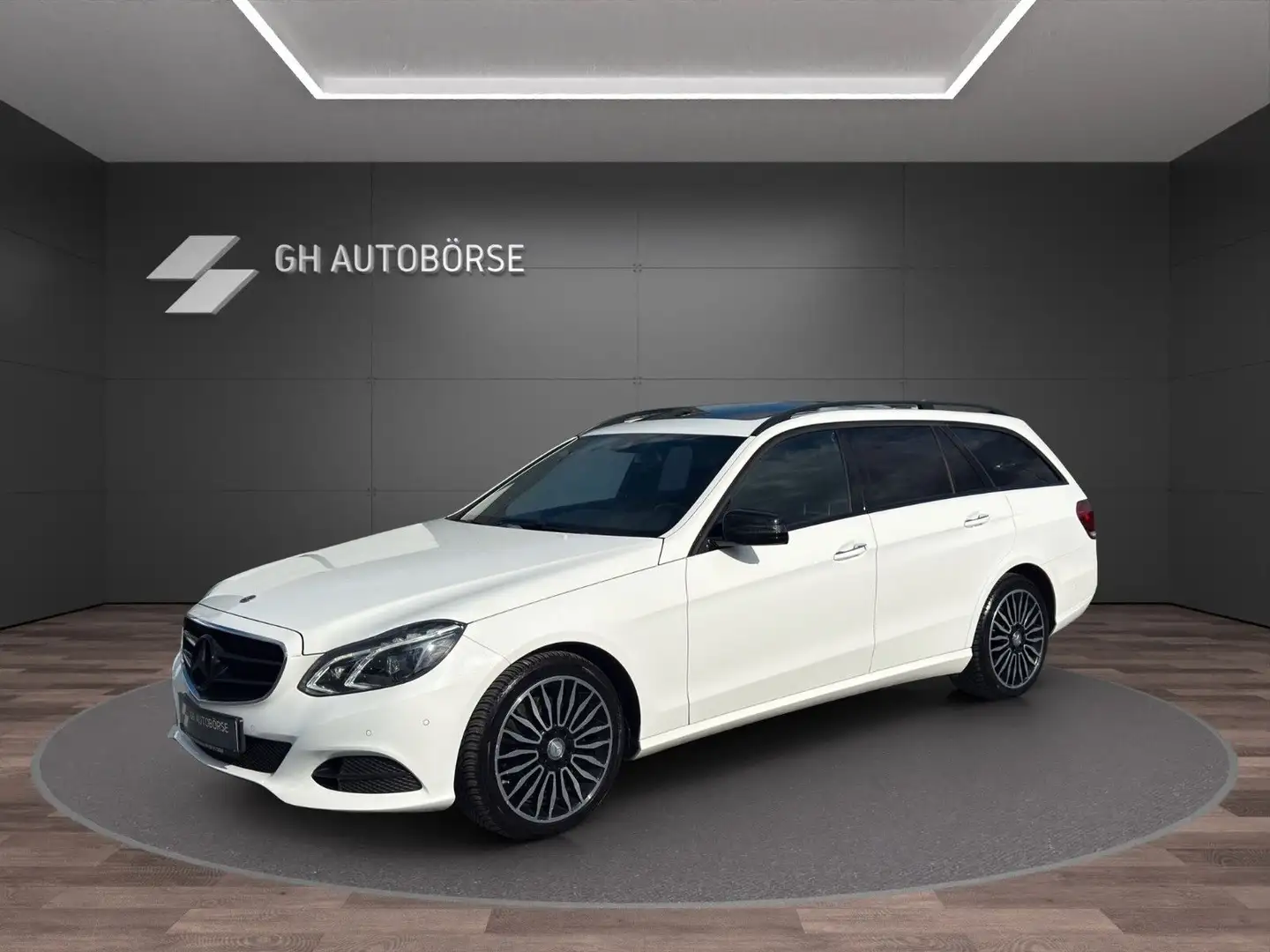 Mercedes-Benz E 220 T BlueTec 4Matic|S-DACH|AHK|R-KAME|LED|EU6 Weiß - 1