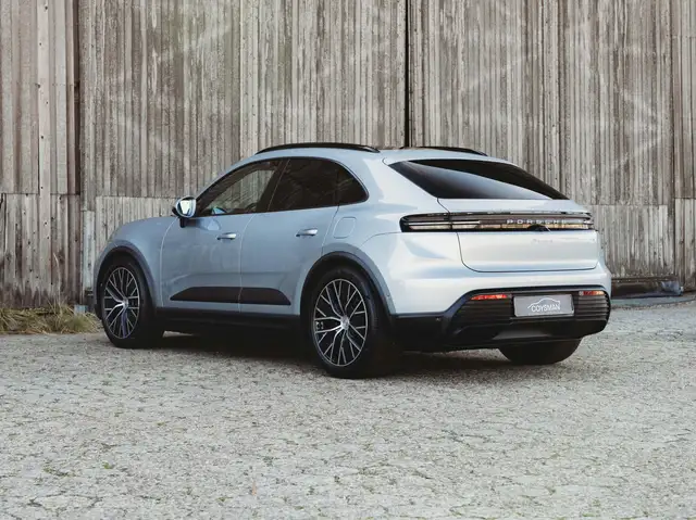 Porsche Macan view 6