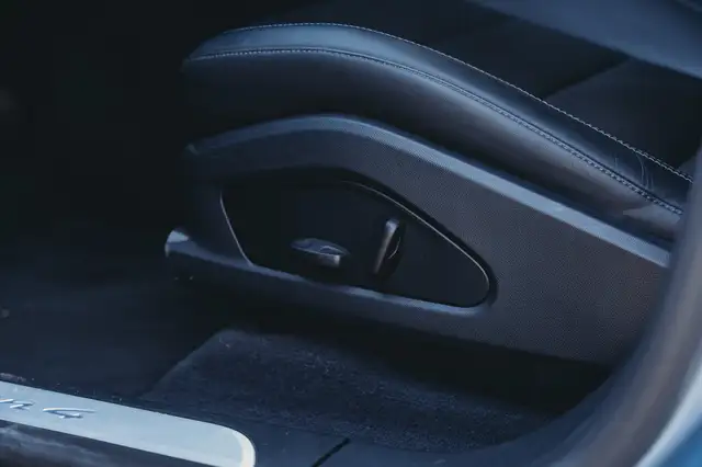 Porsche Macan view 12